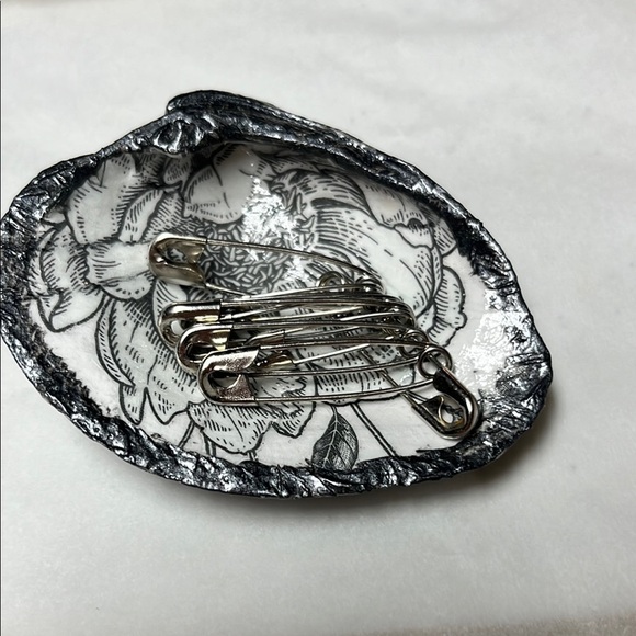 Hand Crafted Black & White Floral Trinket  Dish - Picture 4 of 9